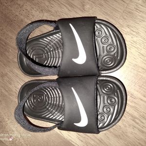 Toddler Nike Size 6 EUC